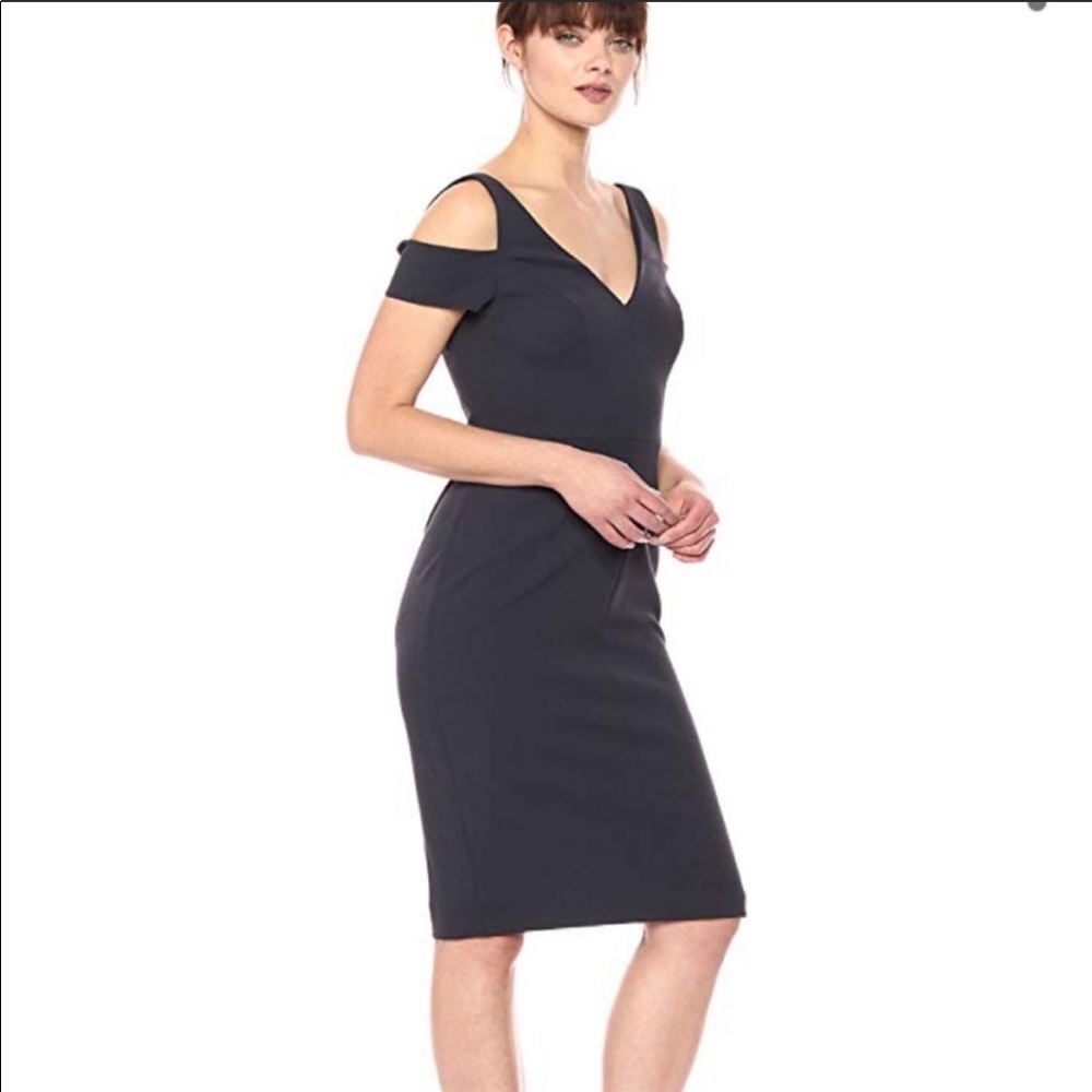 NWT! ⚡️SALE⚡️Vera Wang cold shoulder fitted dress